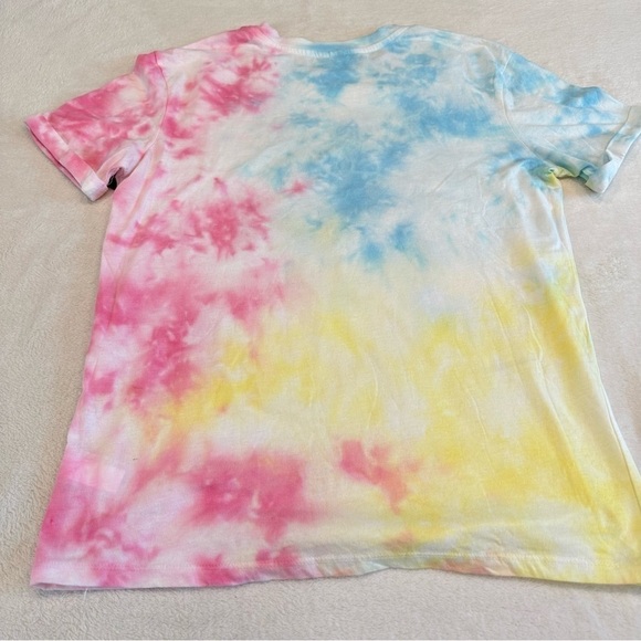 NWT No Boundaries Tie Dye "Dreamer" Butterfly & Floral Graphic Tee - Picture 3 of 7